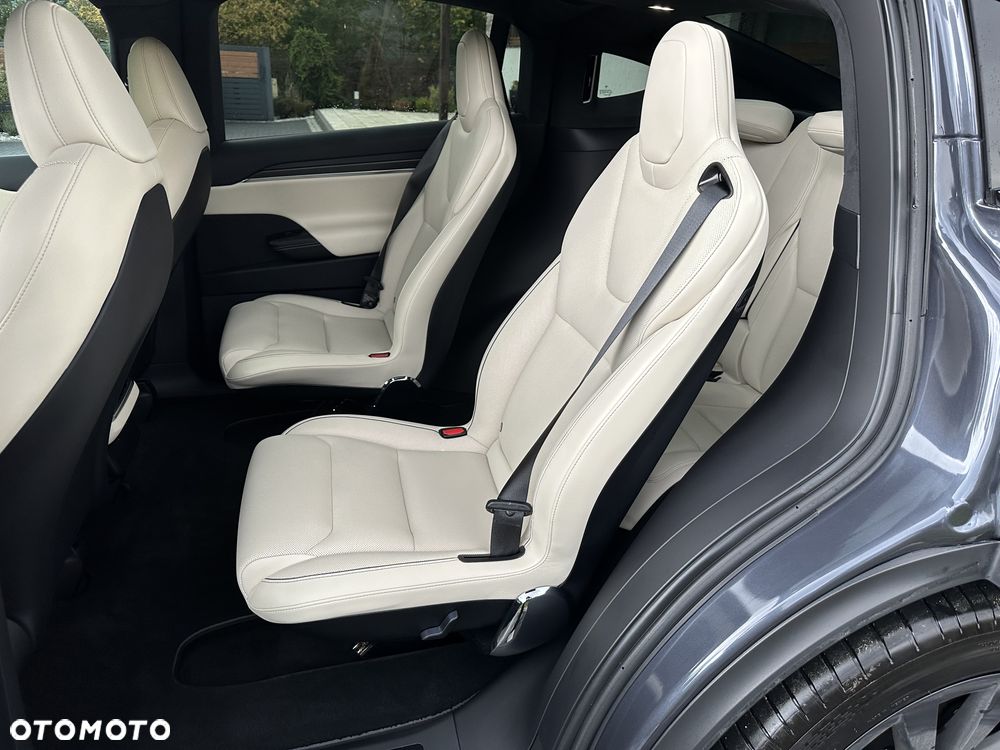 Tesla Model X - 6