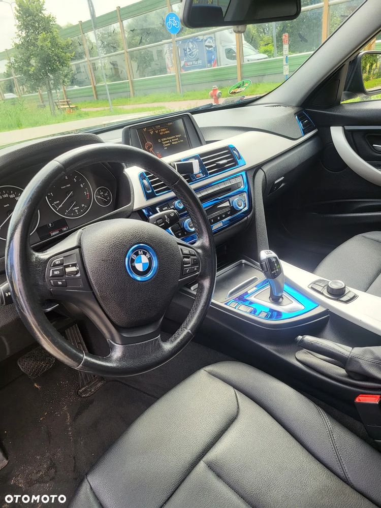 BMW Seria 3 320i - 9