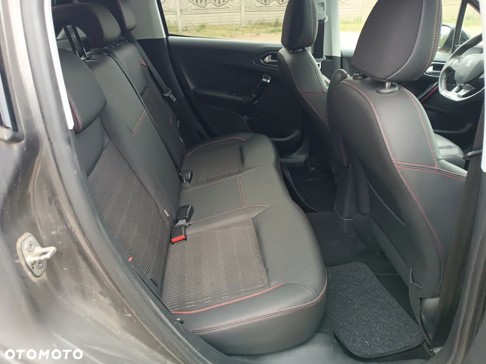 Peugeot 208 - 15