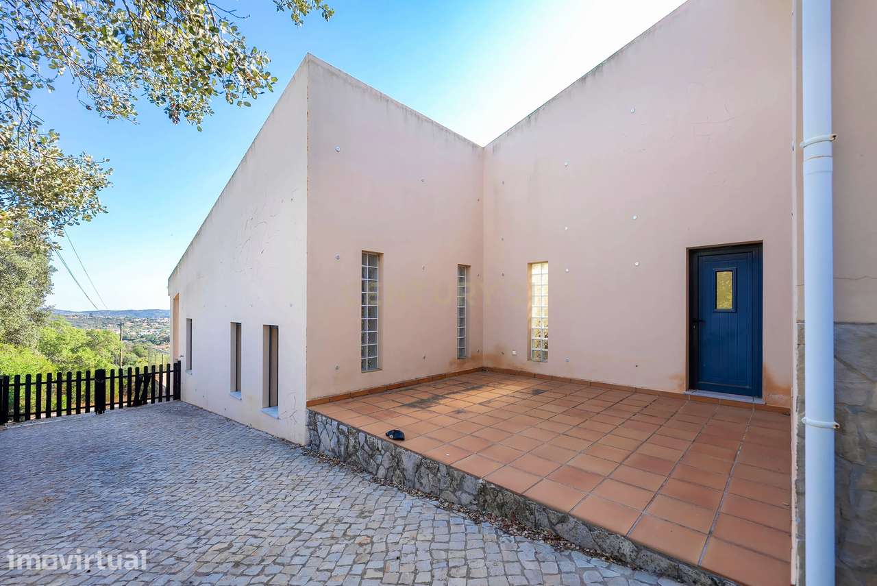 MORADIA T3+1 ISOLADA COM 3.780 M² DE TERRENO E GARAGEM | SÃO BRÁS DE A - Grande imagem: 4/53