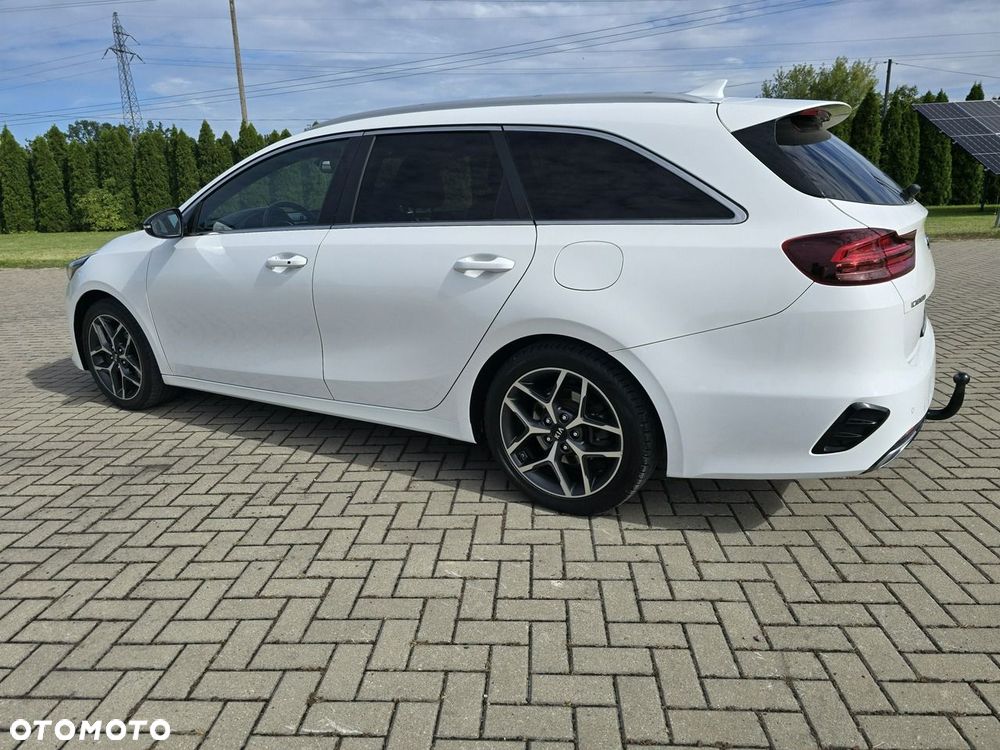 Kia Ceed - 11
