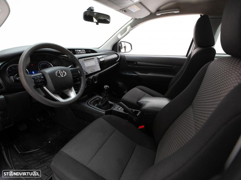 Toyota Hilux 2.4 D-4D 4WD CE 3L c/iva - 8