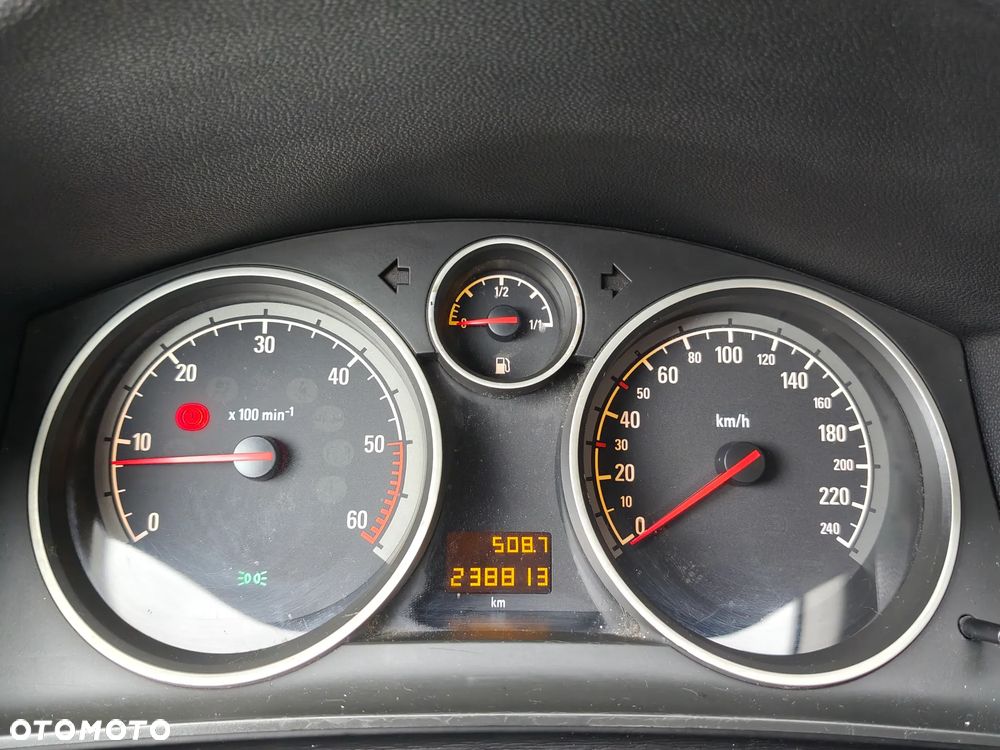 Opel Astra 1.9 CDTI DPF Cosmo - 23