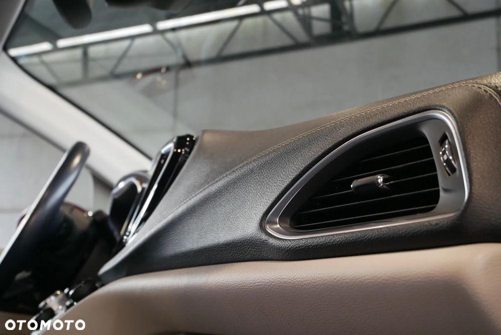 Chrysler Pacifica - 27