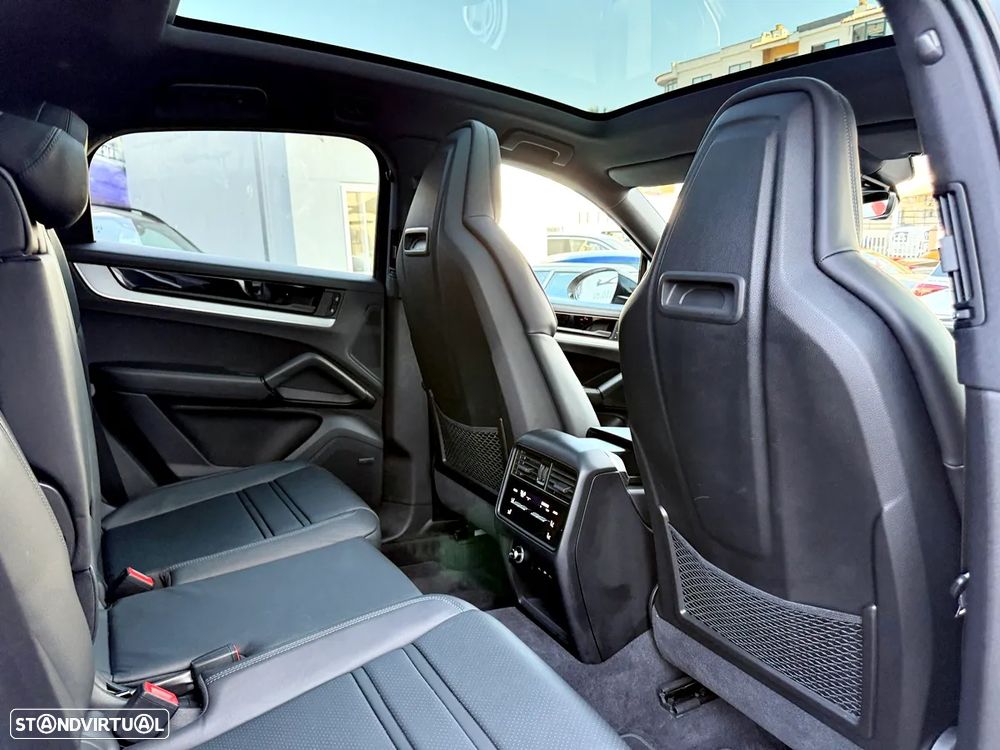 Porsche Cayenne Coupé E-Hybrid - 33