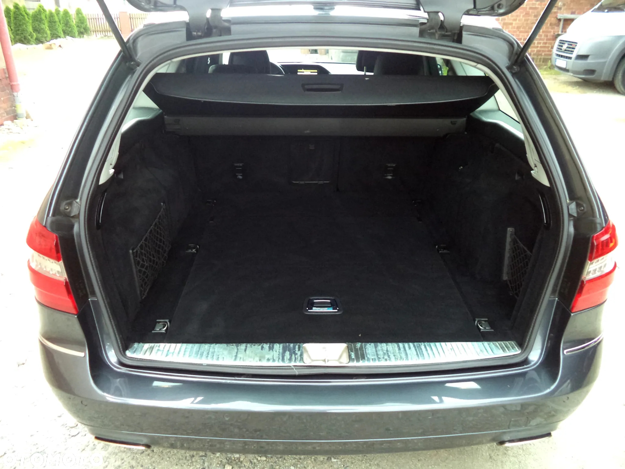 Mercedes-Benz Klasa E 350 T CDI DPF 4Matic BlueEFFICIENCY 7G-TRONIC Avantgarde - 29