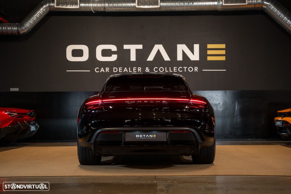 Porsche Taycan Cross Turismo 4 - 3