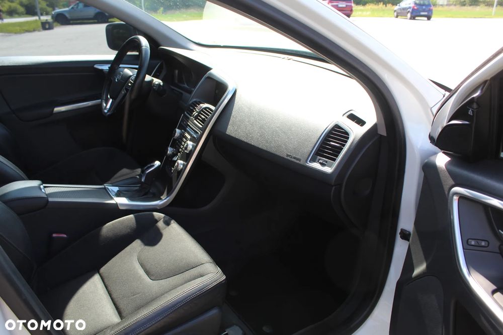 Volvo XC 60 T5 Drive-E Momentum - 23