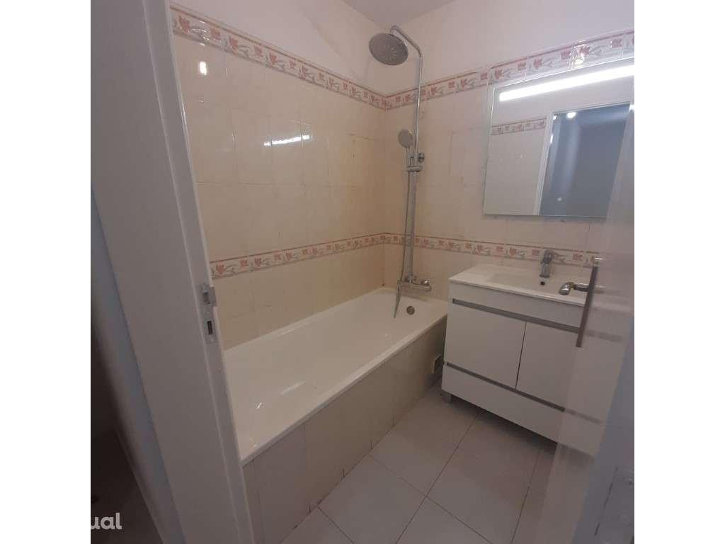 Apartamento T2 - Tapada das Mercês - Grande imagem: 5/15