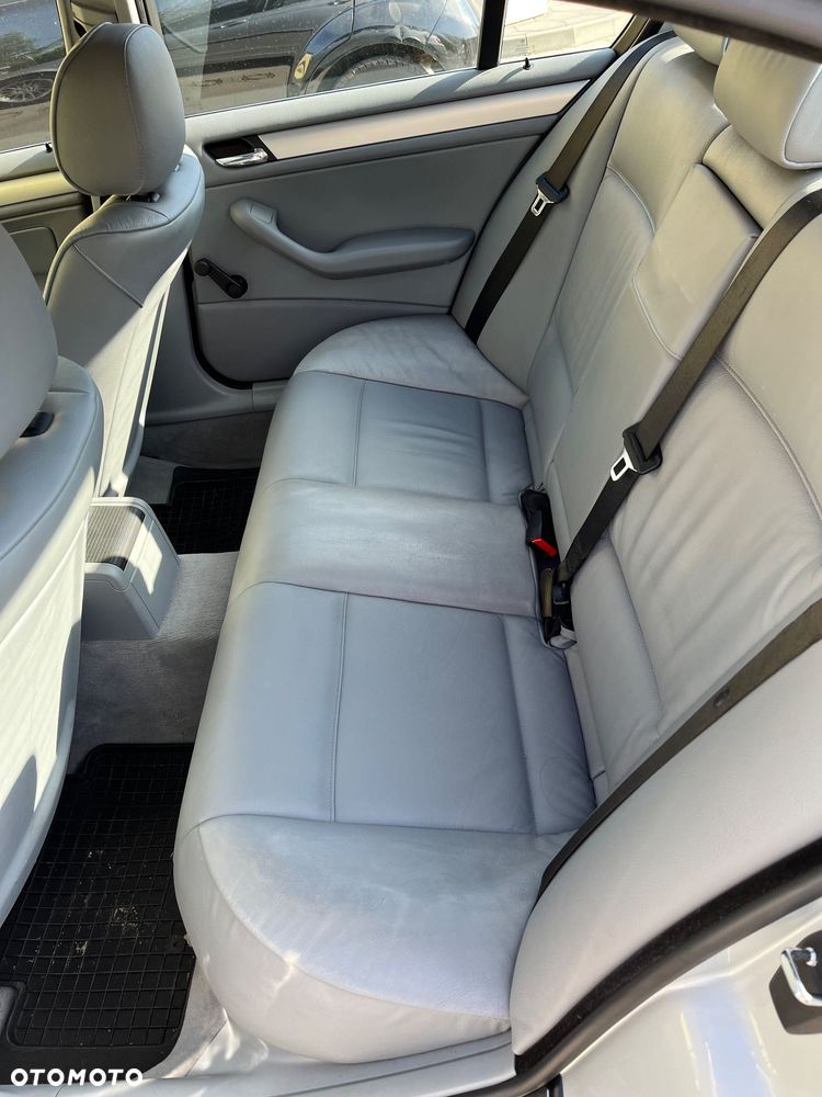 BMW Seria 3 318i - 3