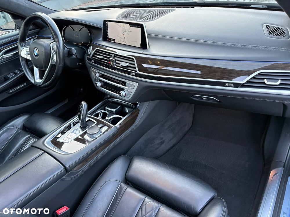 BMW Seria 7 740e iPerformance - 11