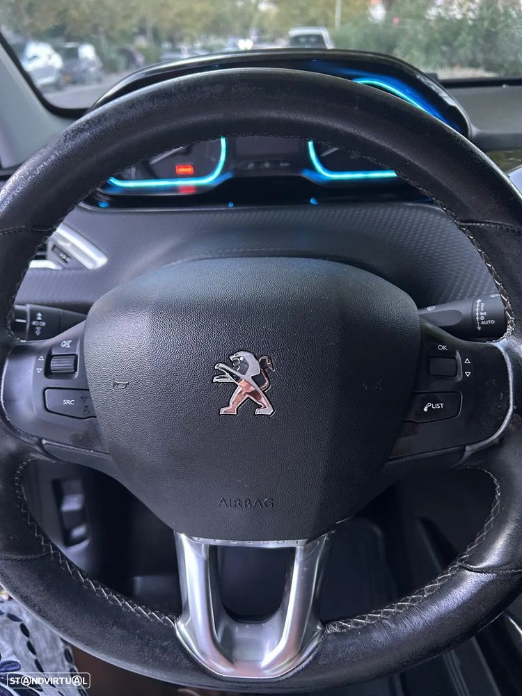 Peugeot 2008 1.2 PureTech Allure - 5