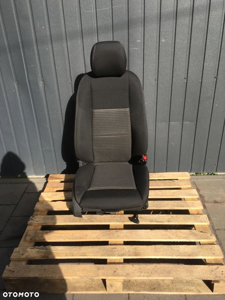 FOTEL PASAŻERA MERCEDES BENZ W213 - 1