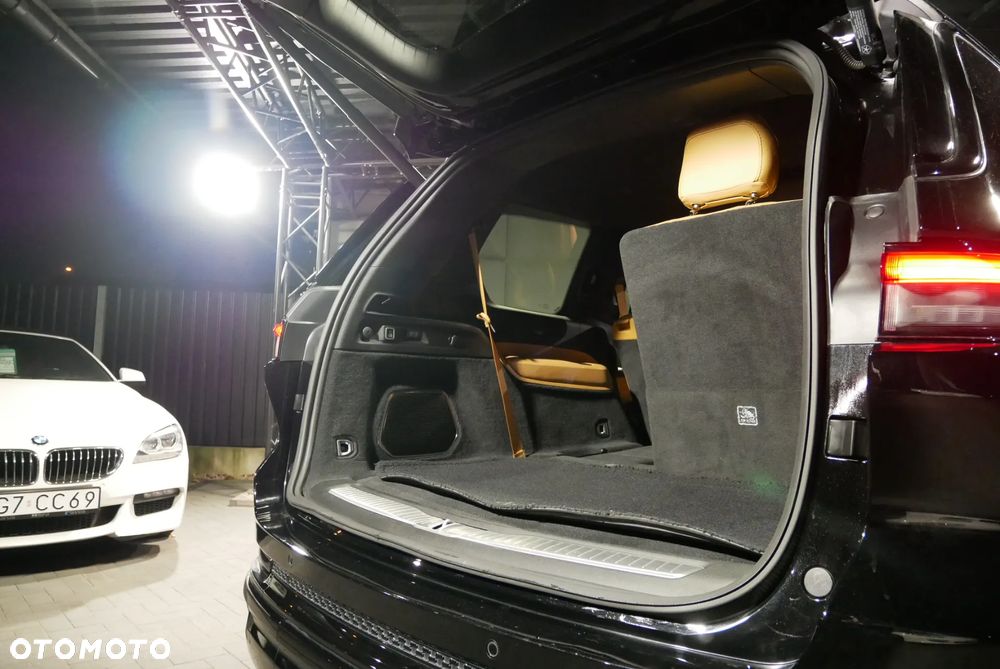 Jeep Grand Cherokee - 31