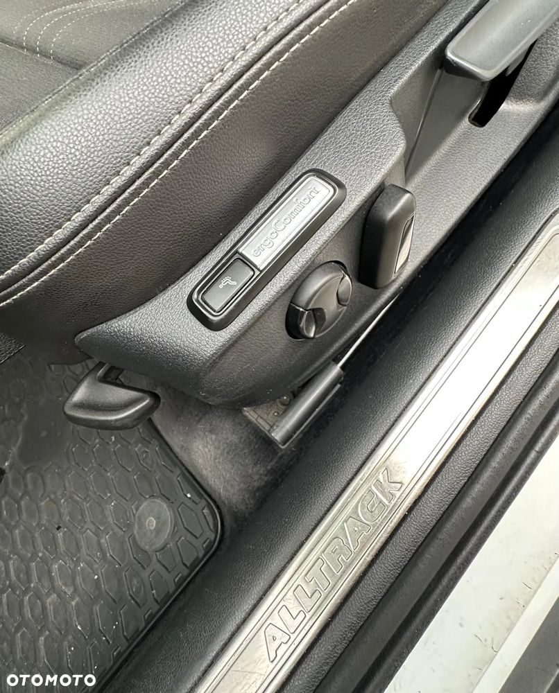 Volkswagen Passat 2.0 TDI SCR 4Mot DSG Comfortline - 23