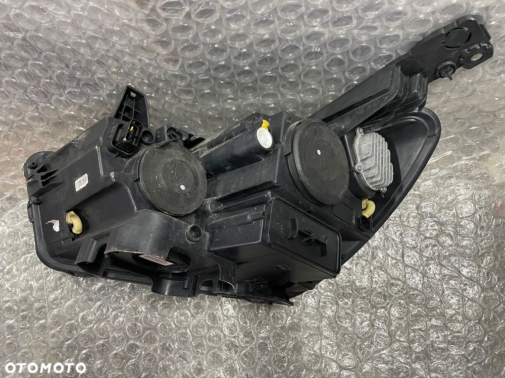 LAMPA PRAWA ZWYKŁA H7 LED OPEL GRANDLAND X YP00015580 - 10