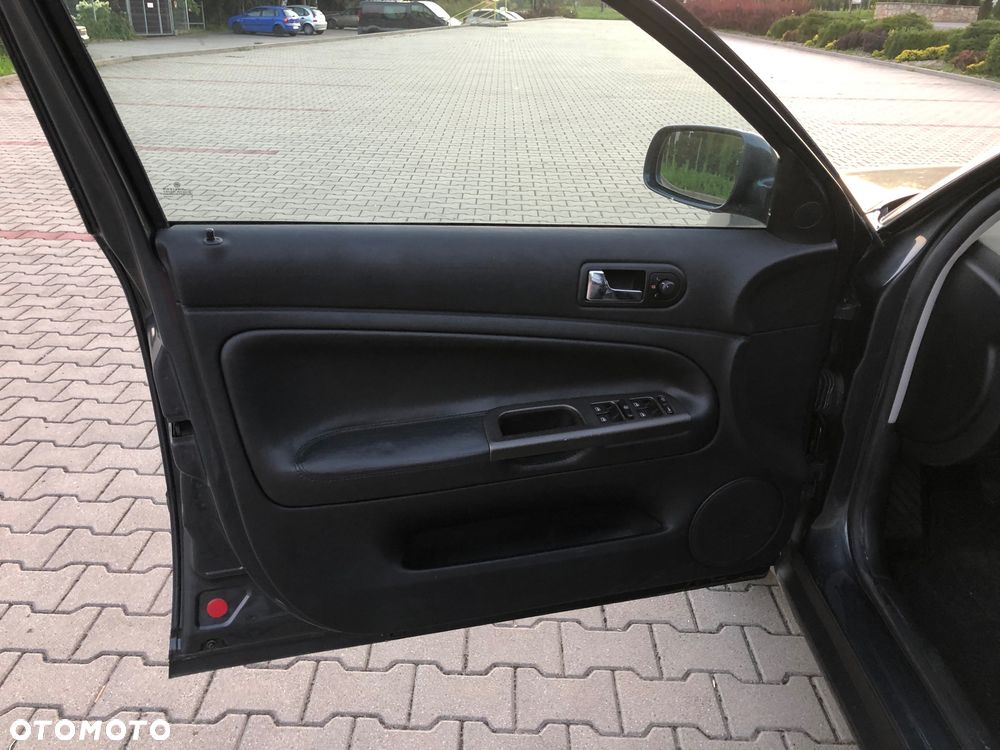 Volkswagen Passat 2.3 V5 Highline - 15