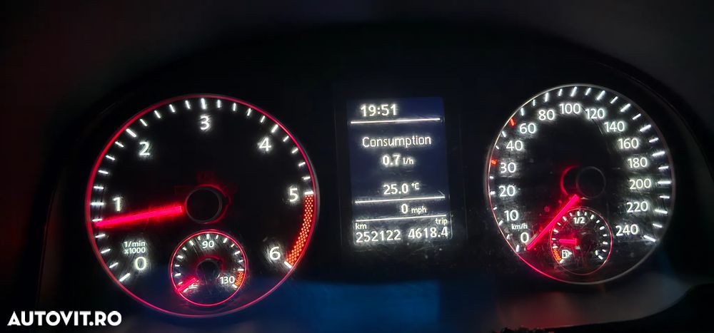 Volkswagen Touran - 1