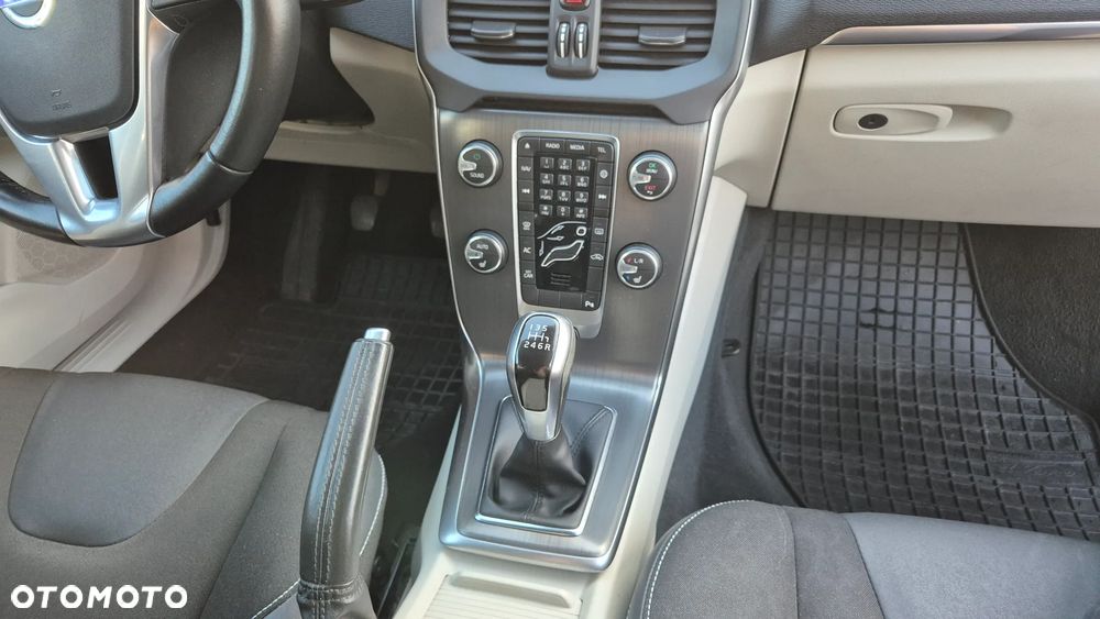Volvo V40 T3 Drive-E Momentum - 28