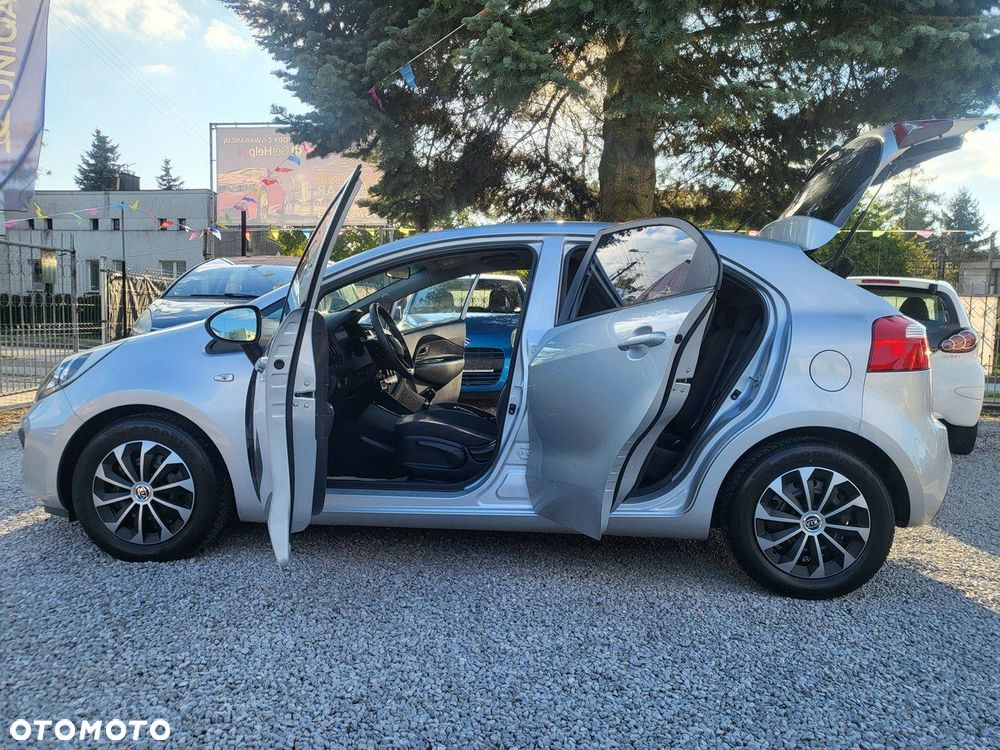 Kia Rio - 38