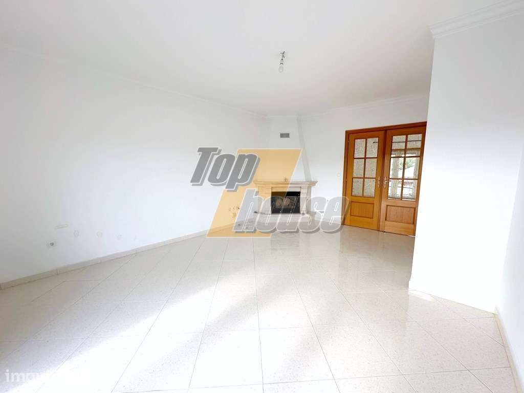Apartamento T2 com Arrecadação na Quinta do Conde - Localização Cen... - Grande imagem: 2/21