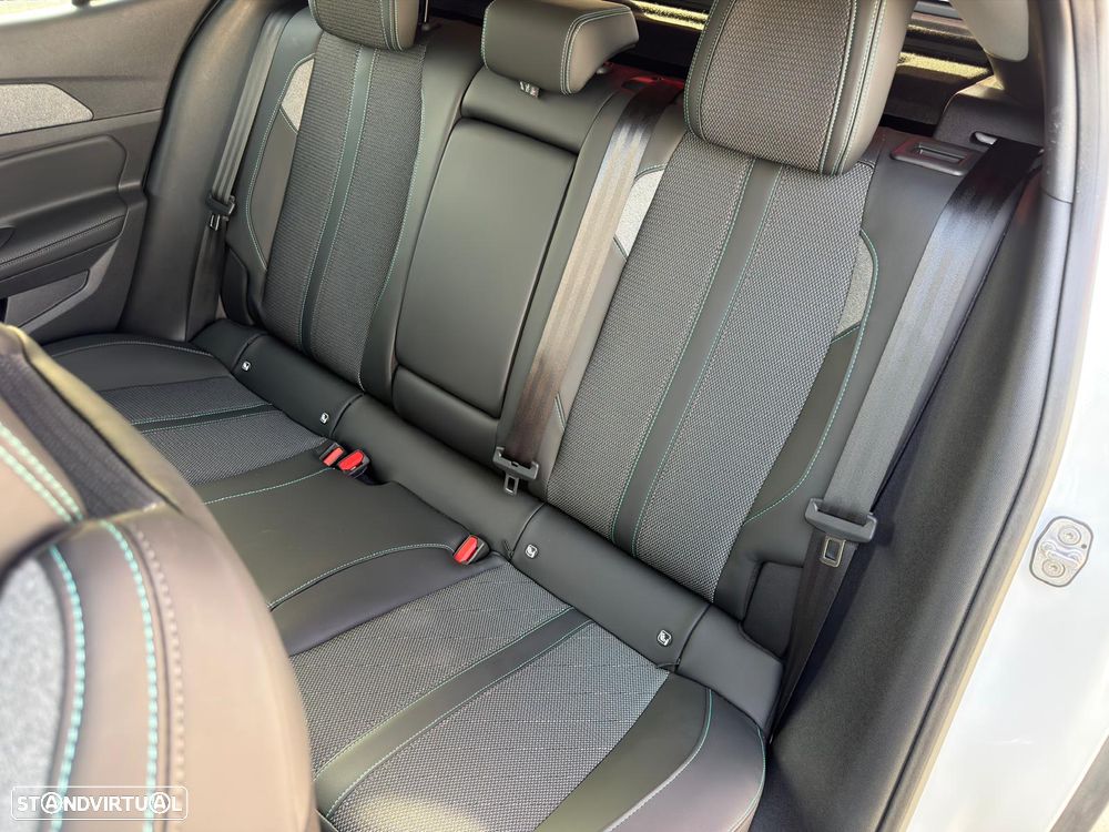 Peugeot 408 1.6 Hybrid Allure e-EAT8 - 47