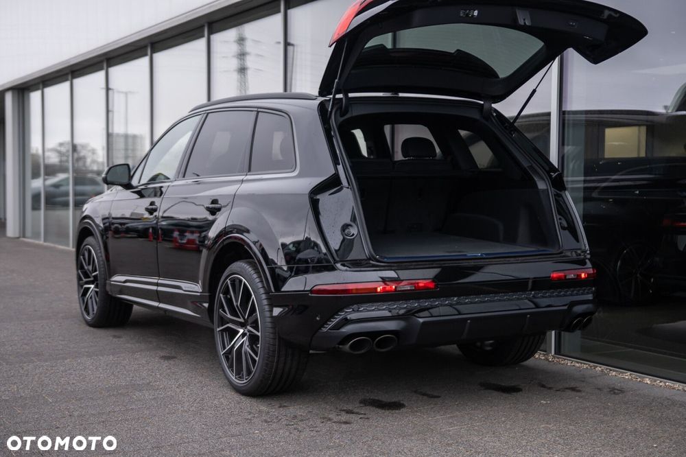 Audi SQ7 - 7