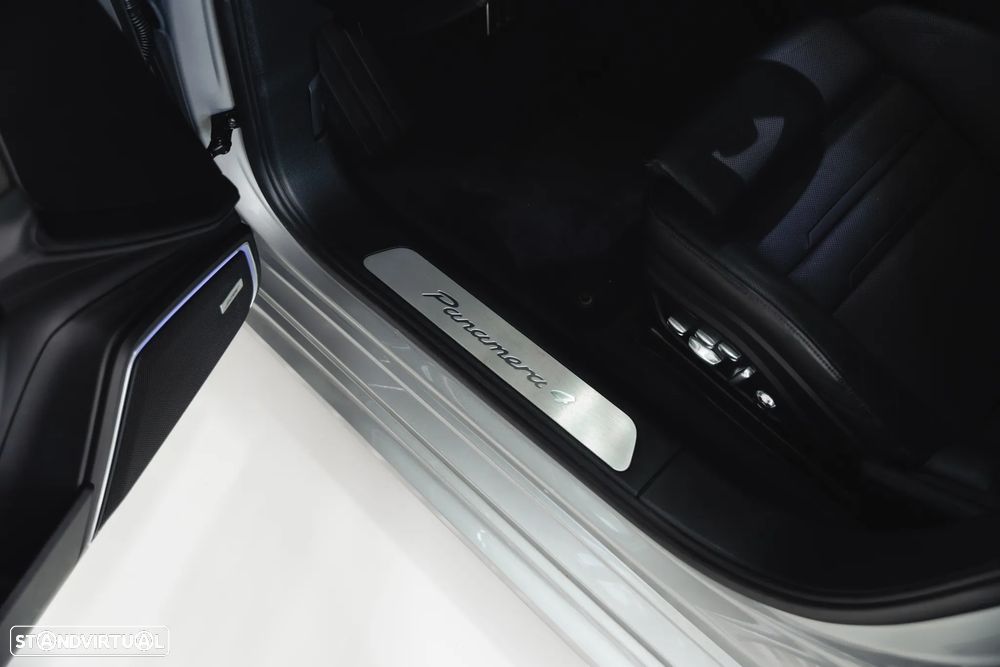 Porsche Panamera Sport Turismo 4 E-Hybrid Edition 10 Anos - 25