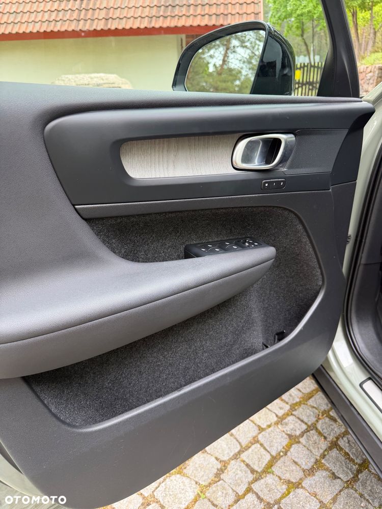Volvo XC 40 B5 B AWD Ultimate Dark - 20