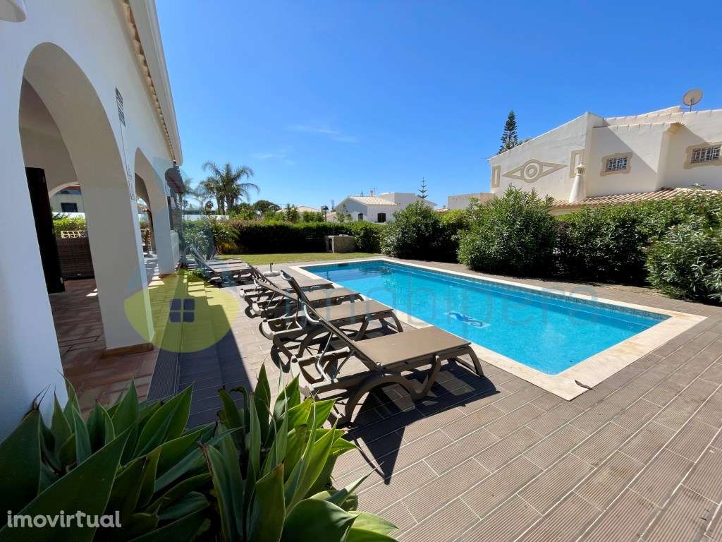 Moradia T4 com vista mar na Galé - Grande imagem: 2/39