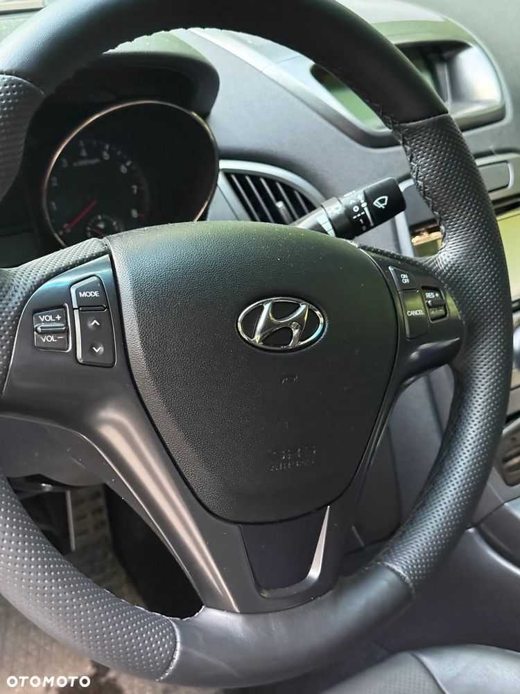 Hyundai Genesis Coupe 2.0 TCI Premium - 9
