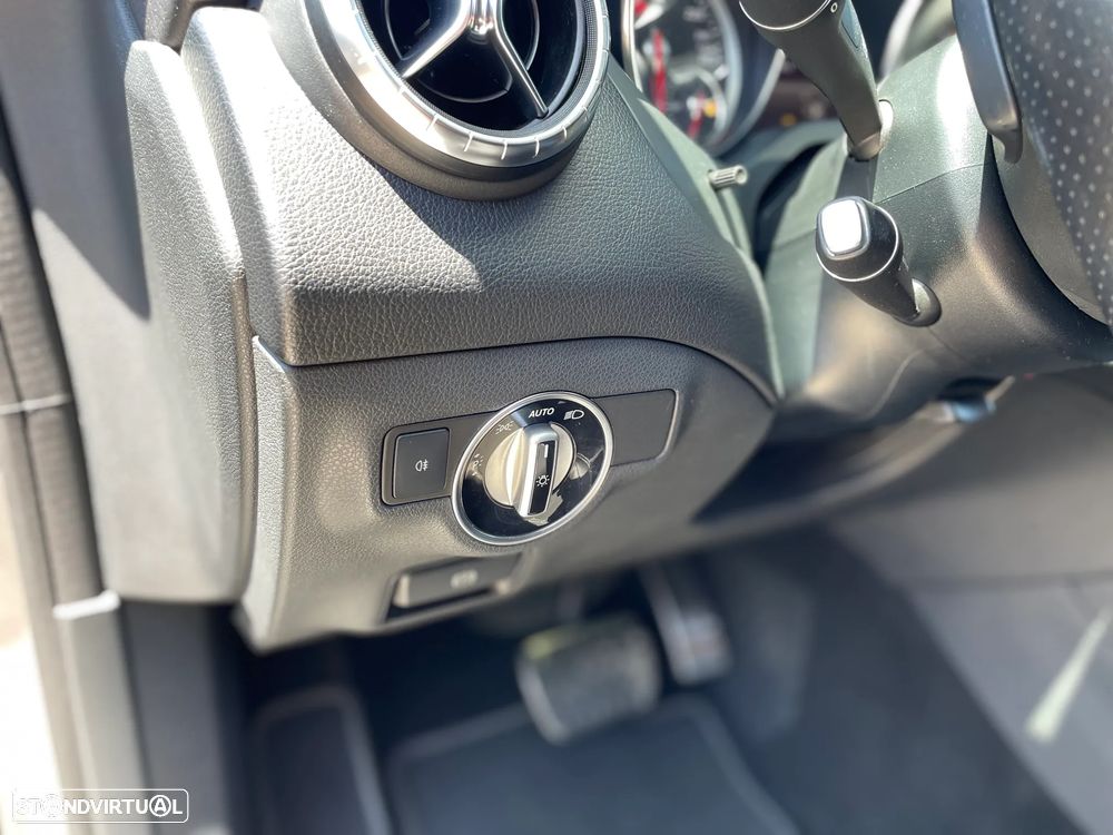 Mercedes-Benz CLA 180 d Urban Aut. - 23