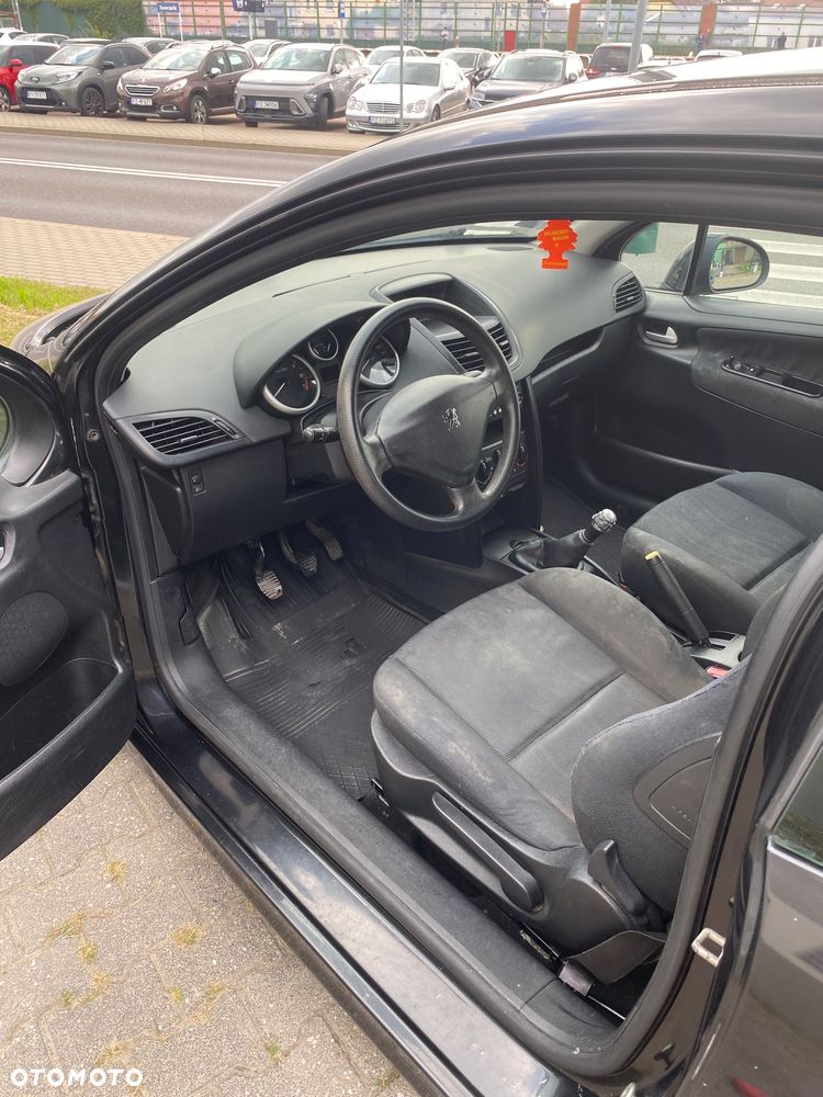 Peugeot 207 - 8
