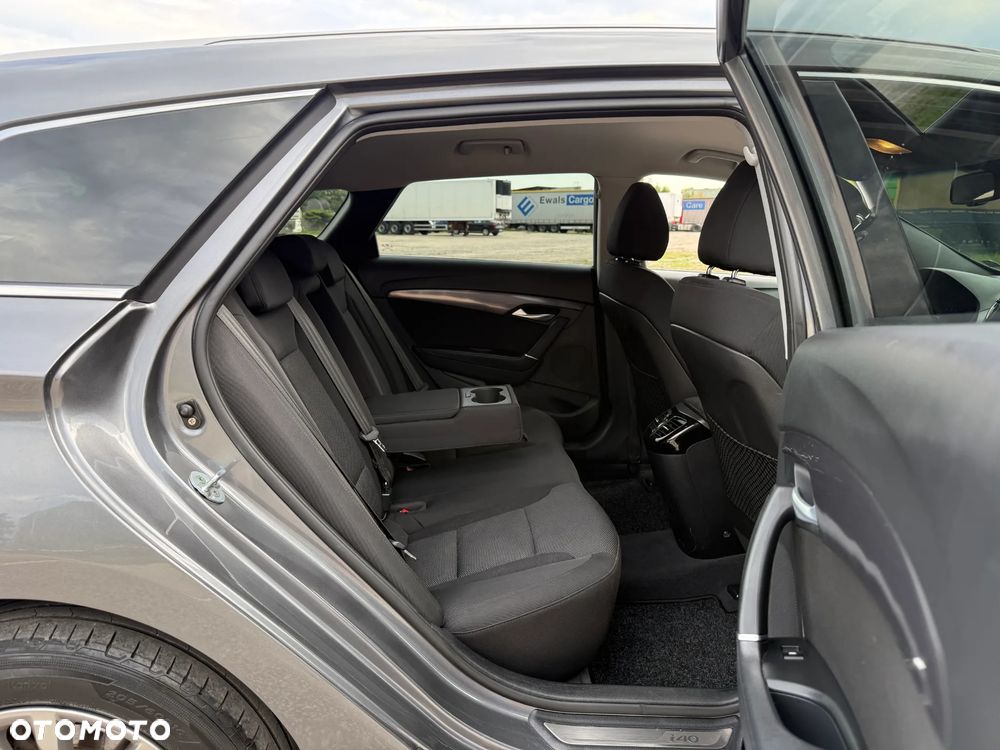 Hyundai i40 Kombi blue 1.6 Family+ - 5