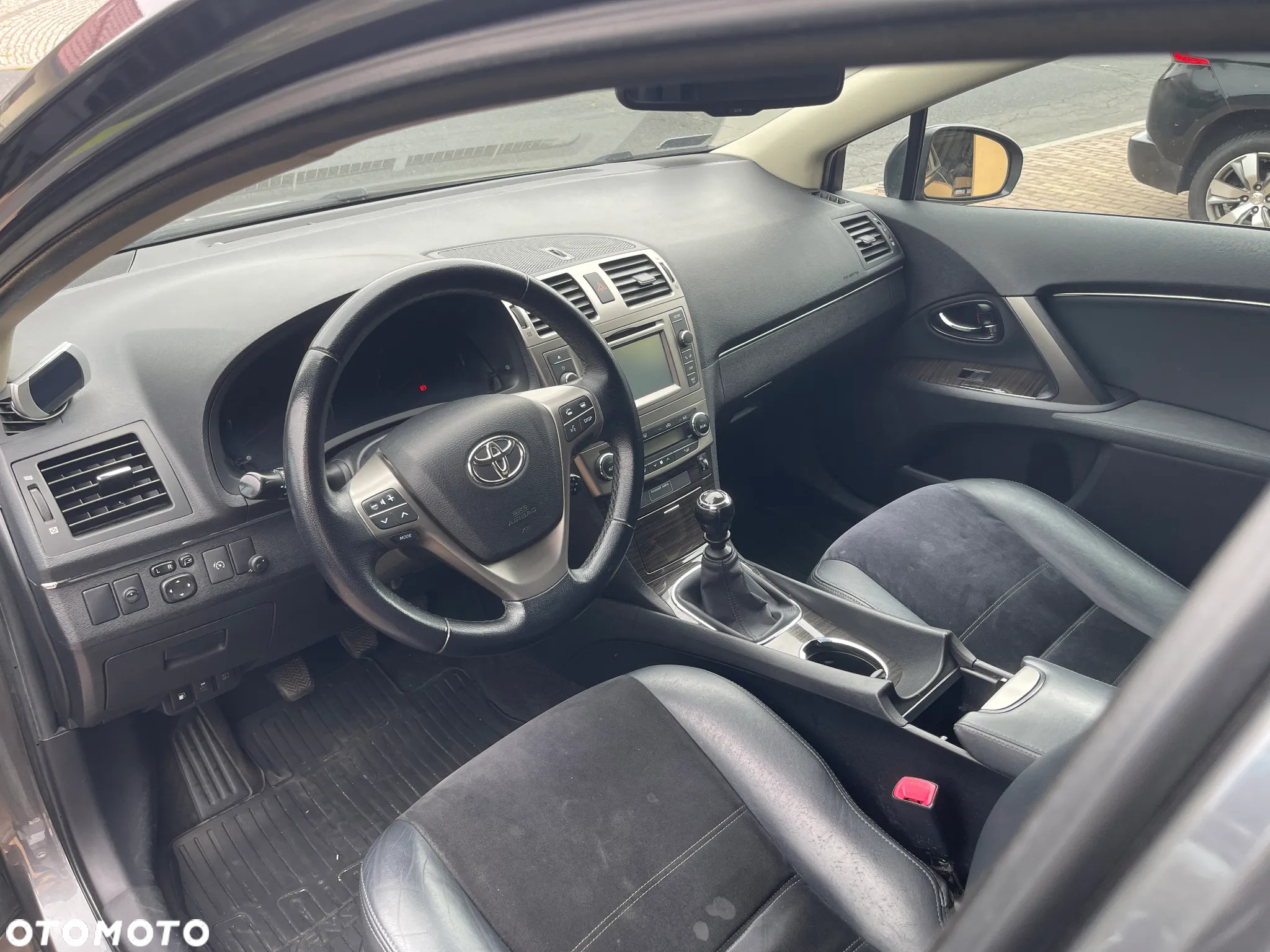 Toyota Avensis 2.0 D-4D Premium - 15
