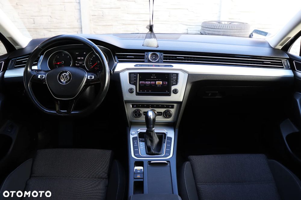 Volkswagen Passat 2.0 TDI SCR DSG Comfortline - 29