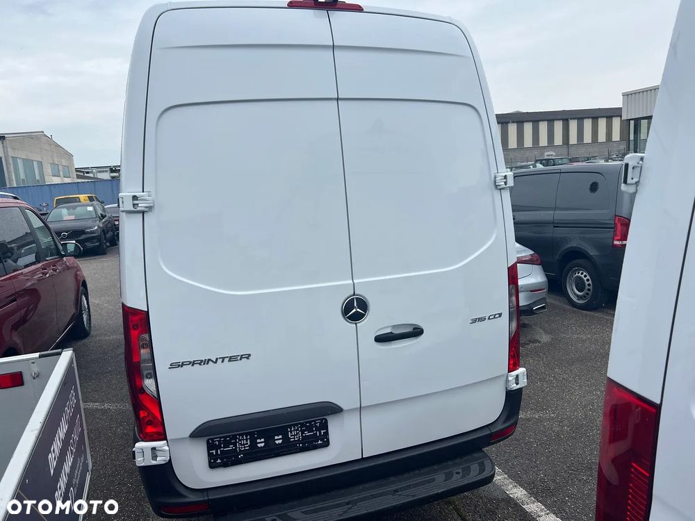 Mercedes-Benz Sprinter - 6