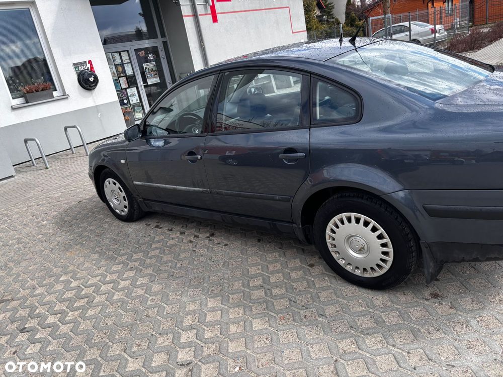 Volkswagen Passat 1.9 TDI Comfortline - 4