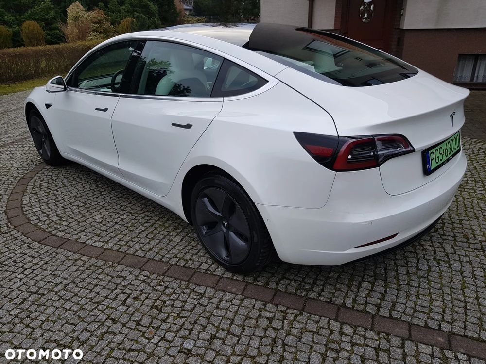 Tesla Model 3 - 8