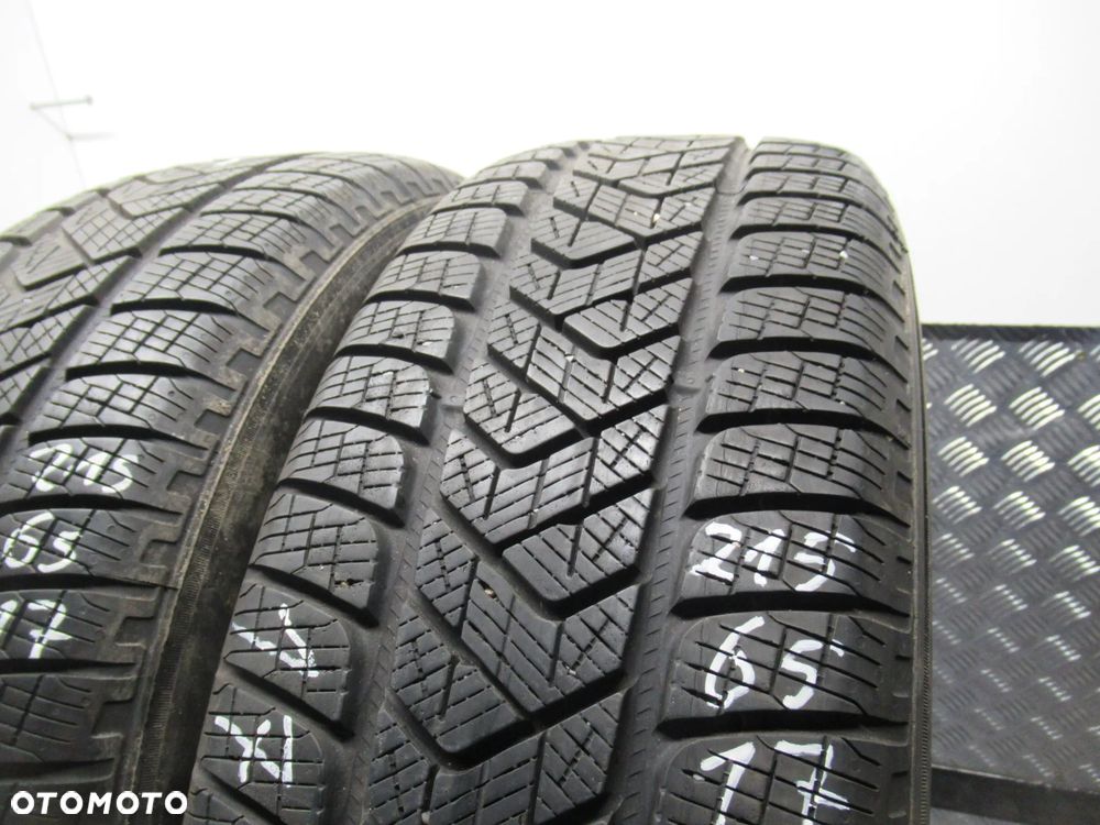 2x Pirelli Scorpion Winter 215/65/17 99H nr.1746 - 2