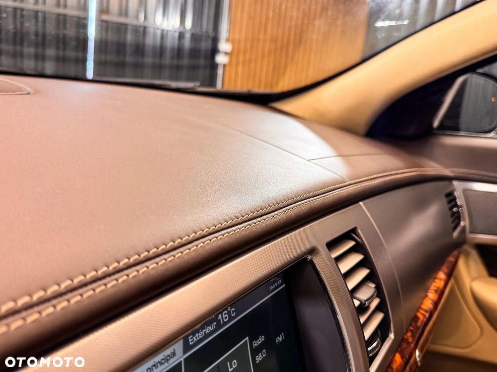 Jaguar XF 5.0 V8 Premium Luxury - 35