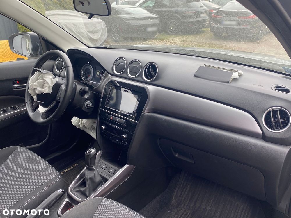 Suzuki Vitara 1.0 Boosterjet Premium 2WD - 17