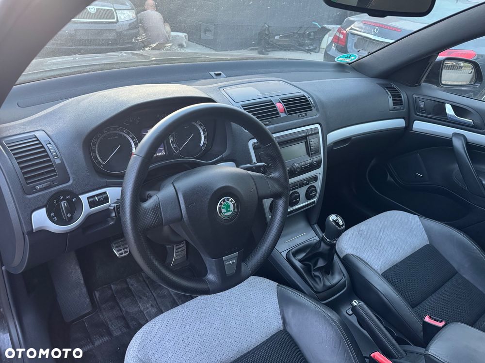 Skoda Octavia Combi RS - 17