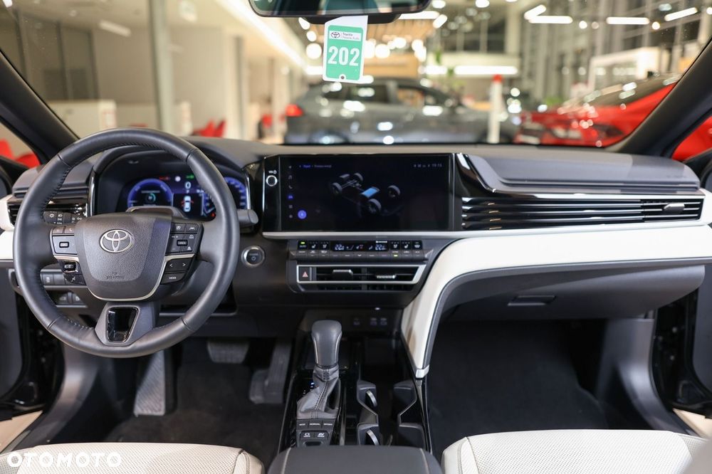 Toyota Camry - 17