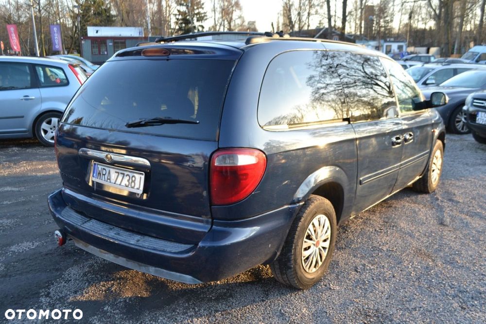 Chrysler Town & Country - 4