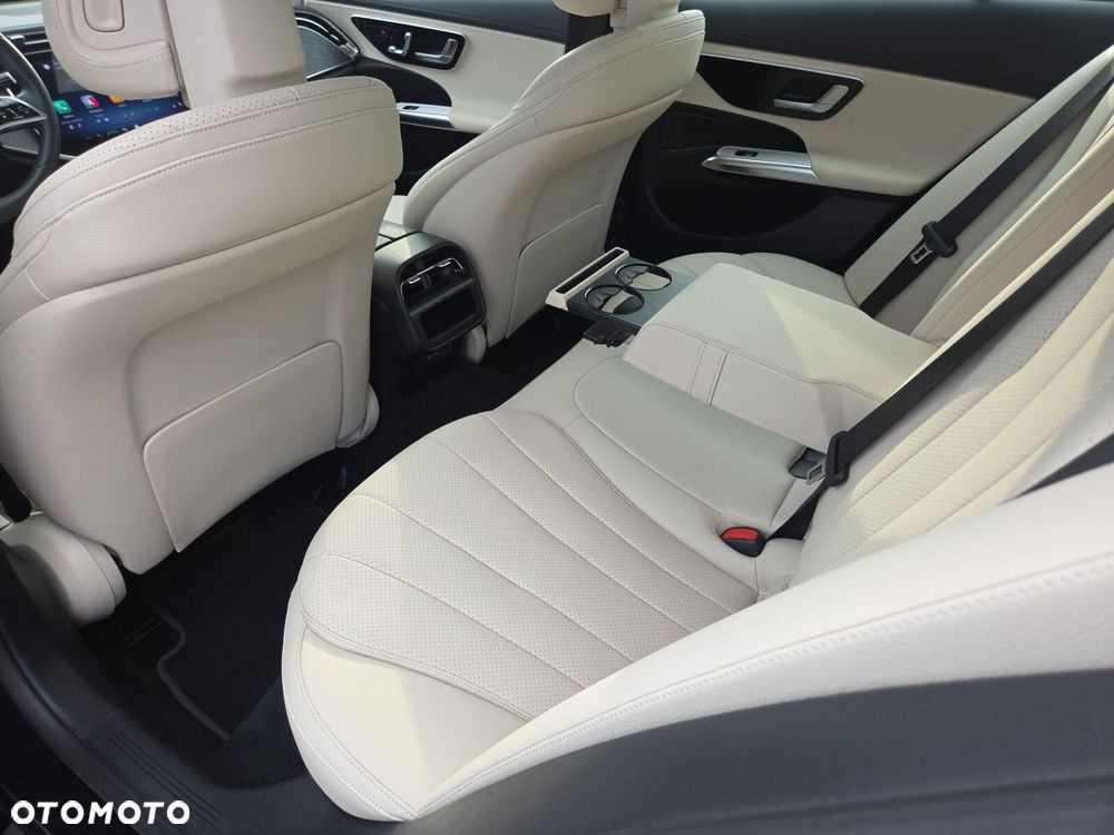 Mercedes-Benz Klasa E 220 d mHEV 4-Matic Avantgarde 9G-Tronic - 17