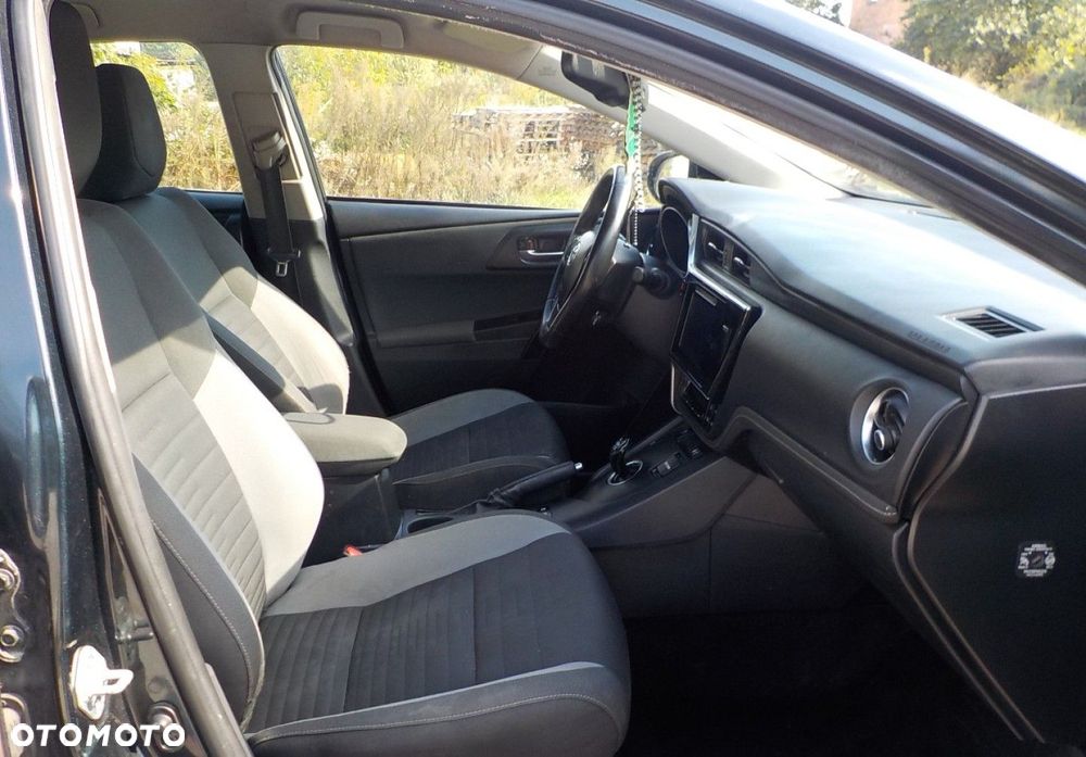 Toyota Auris - 11