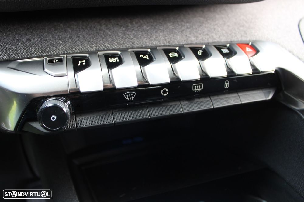 Peugeot 3008 1.5 BlueHDi Allure EAT8 - 26