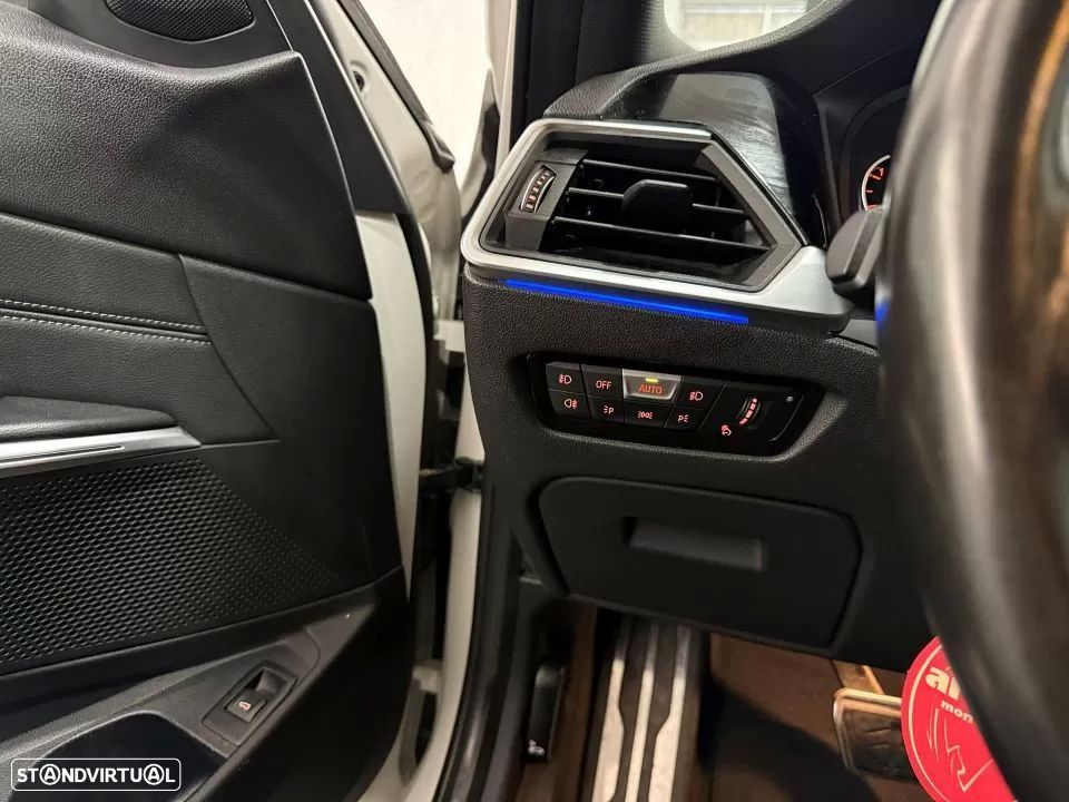 BMW 320 d Touring Pack Desportivo M Pro Auto - 21