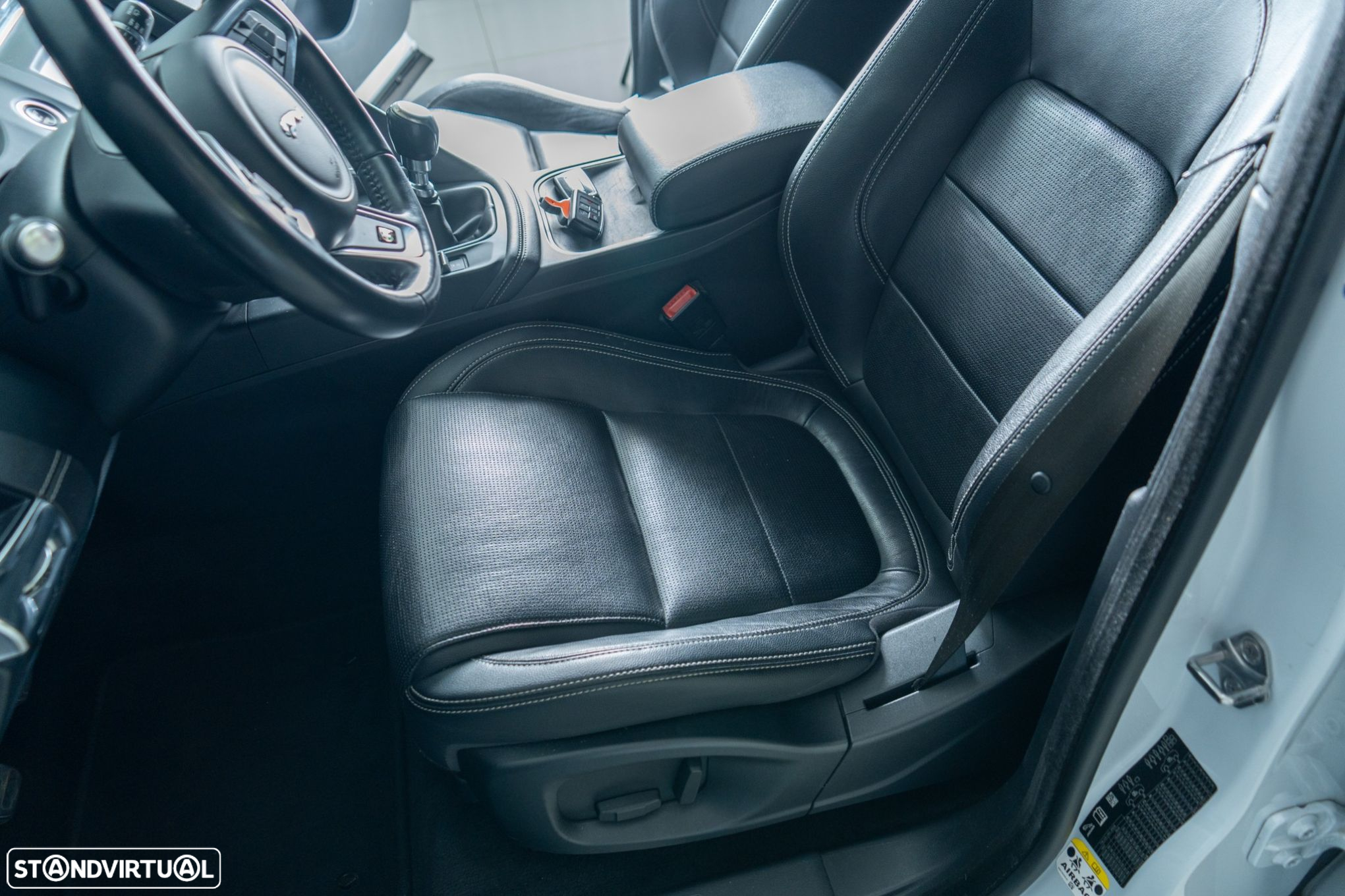 Jaguar E-Pace 2.0 i4D R-Dynamic - 15
